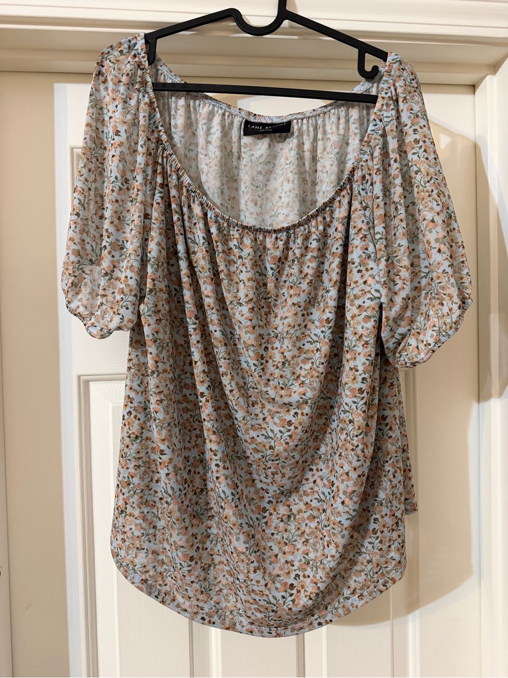 Lane Bryant Floral Puff-Sleeve Scoop Top in Cream and Tan